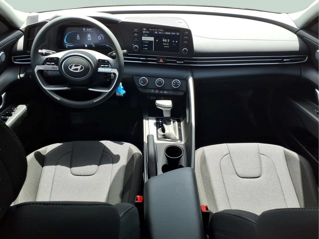 Used 2026 Hyundai Elantra SE FWD image 16