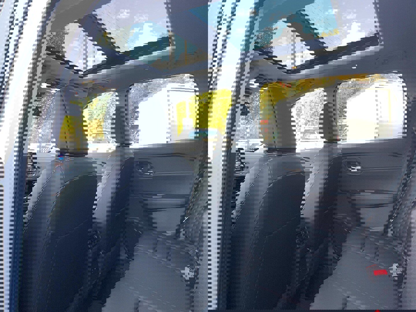 Used 2023 Nissan Rogue SL image 8