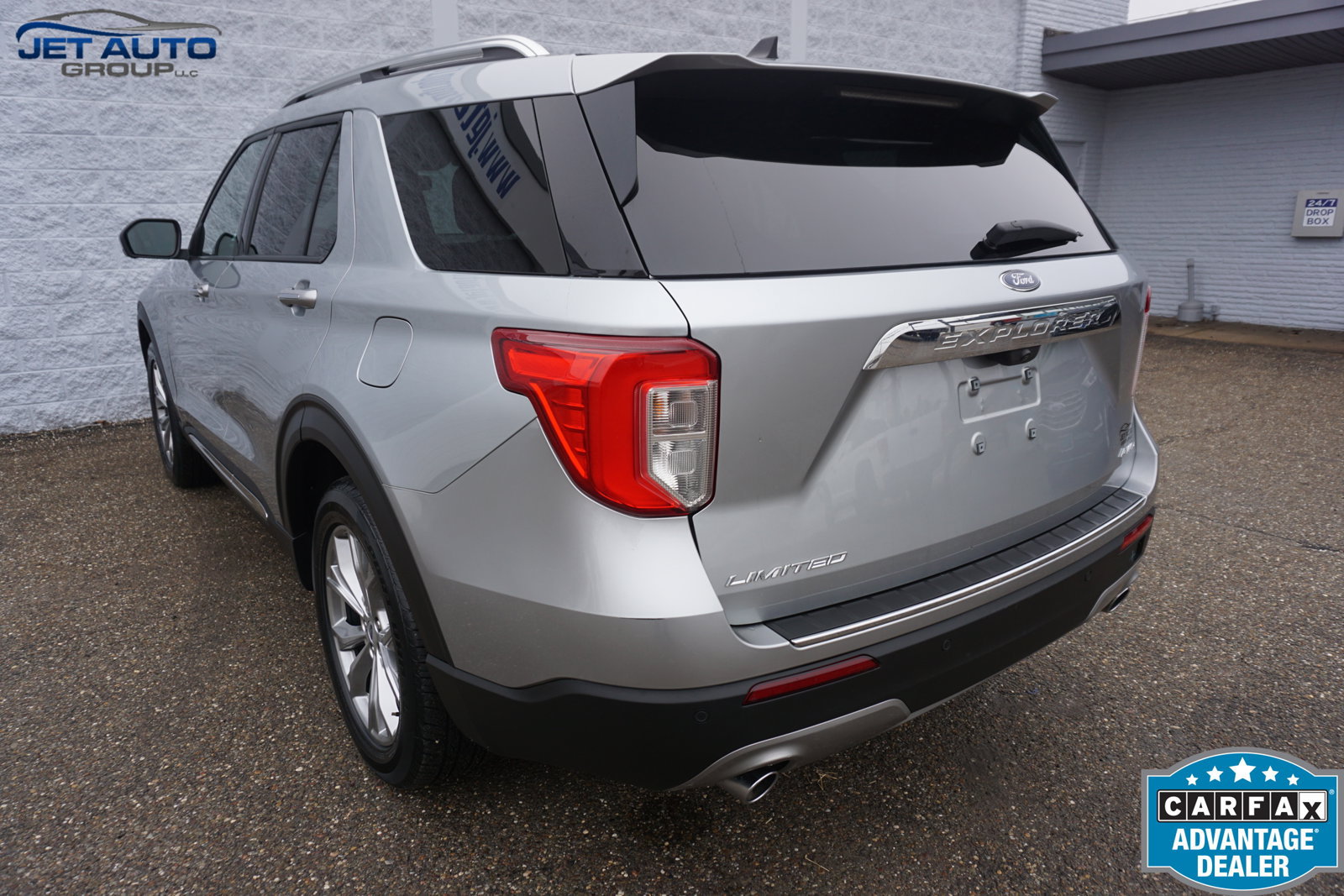 Used 2023 Ford Explorer Limited AWD/4WD image 9