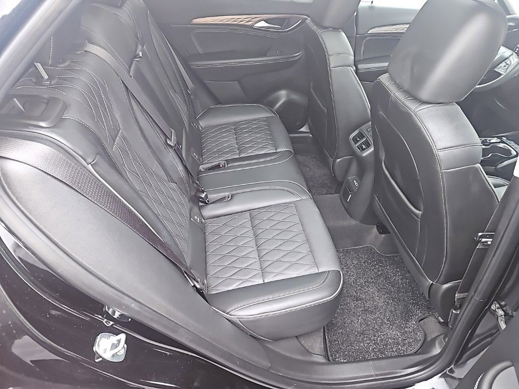 Used 2023 Buick Envision Avenir image 29