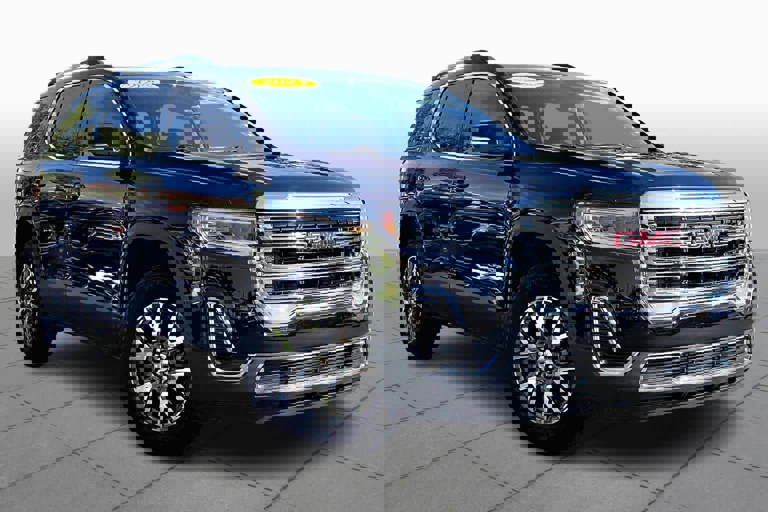 Certified 2023 GMC Acadia SLE w/ Driver Convenience Package image 3