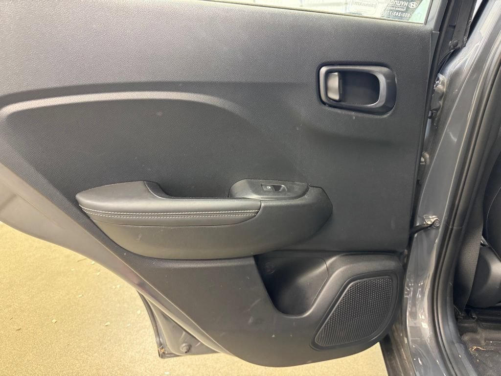 Used 2025 Hyundai Venue Limited FWD image 14