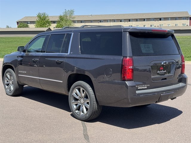 Used 2018 Chevrolet Suburban LT w/ LT Signature Package AWD/4WD image 7