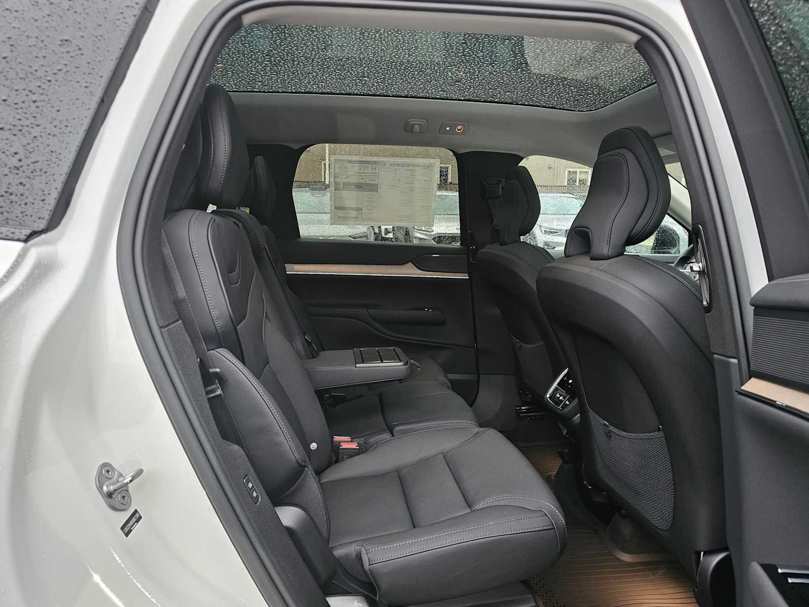 New 2025 Volvo EX90 Plus w/ Protection Package Premier AWD/4WD image 12