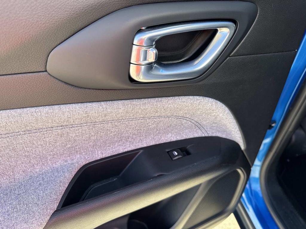 Used 2024 Jeep Compass Sport image 30