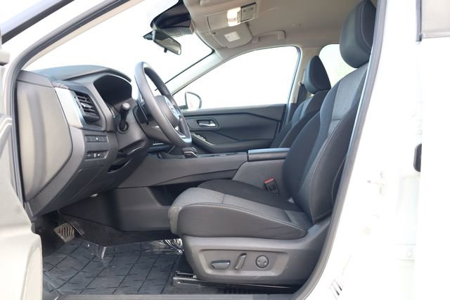 Used 2024 Nissan Rogue SV image 12