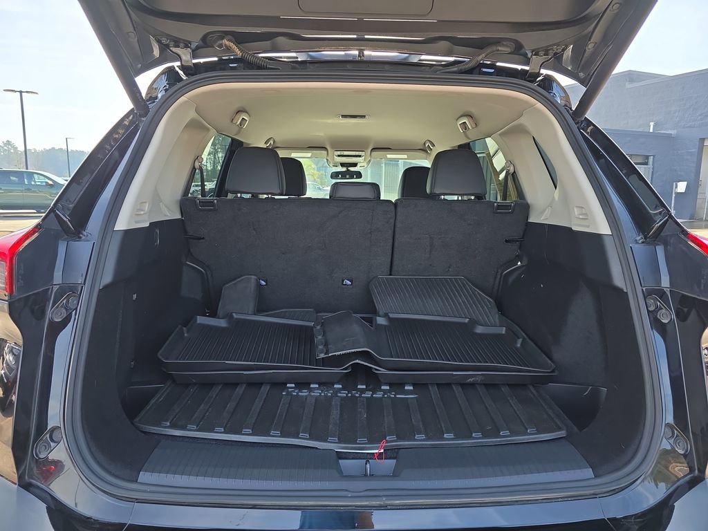 Used 2025 Nissan Rogue SV image 15