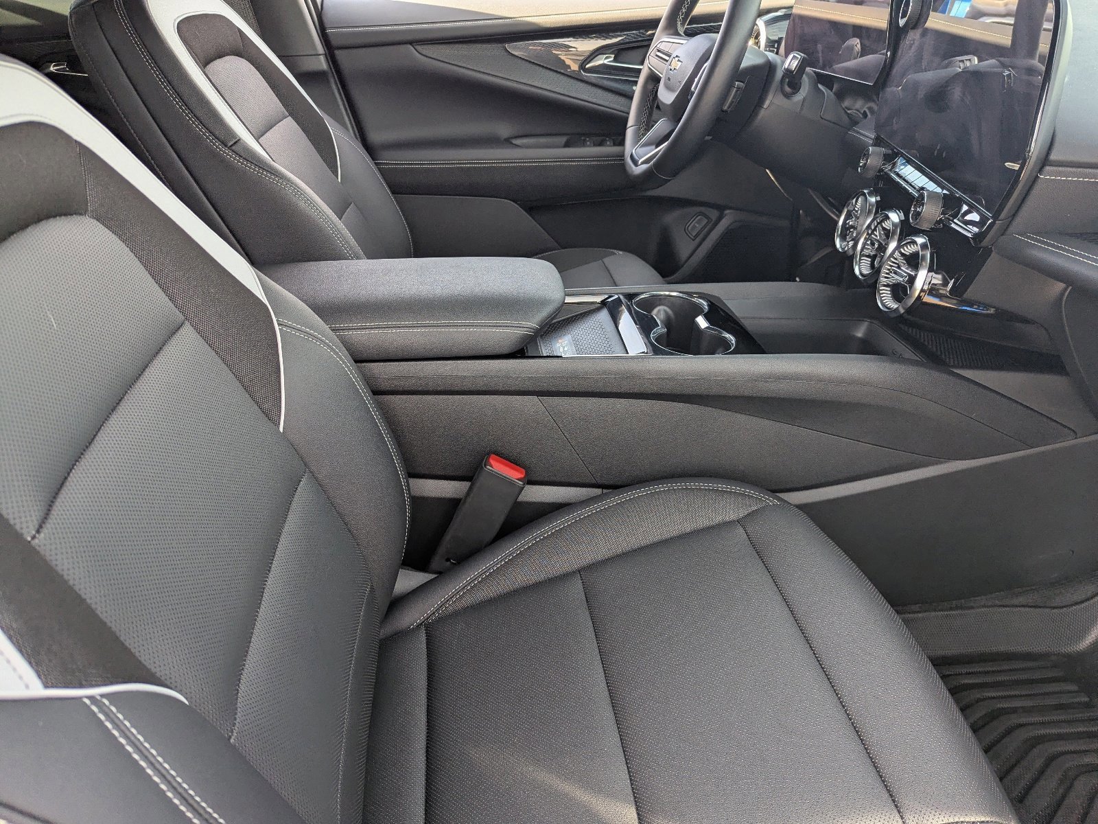 Used 2025 Chevrolet Blazer EV LT image 12