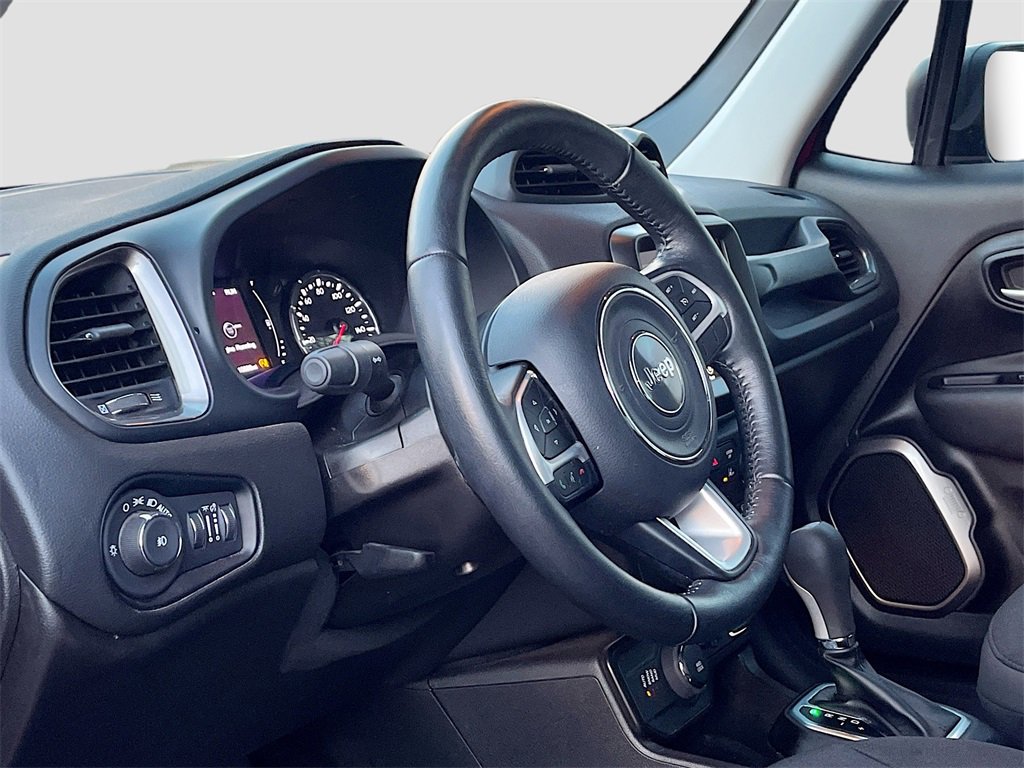 Used 2023 Jeep Renegade Latitude w/ Premium Group image 9