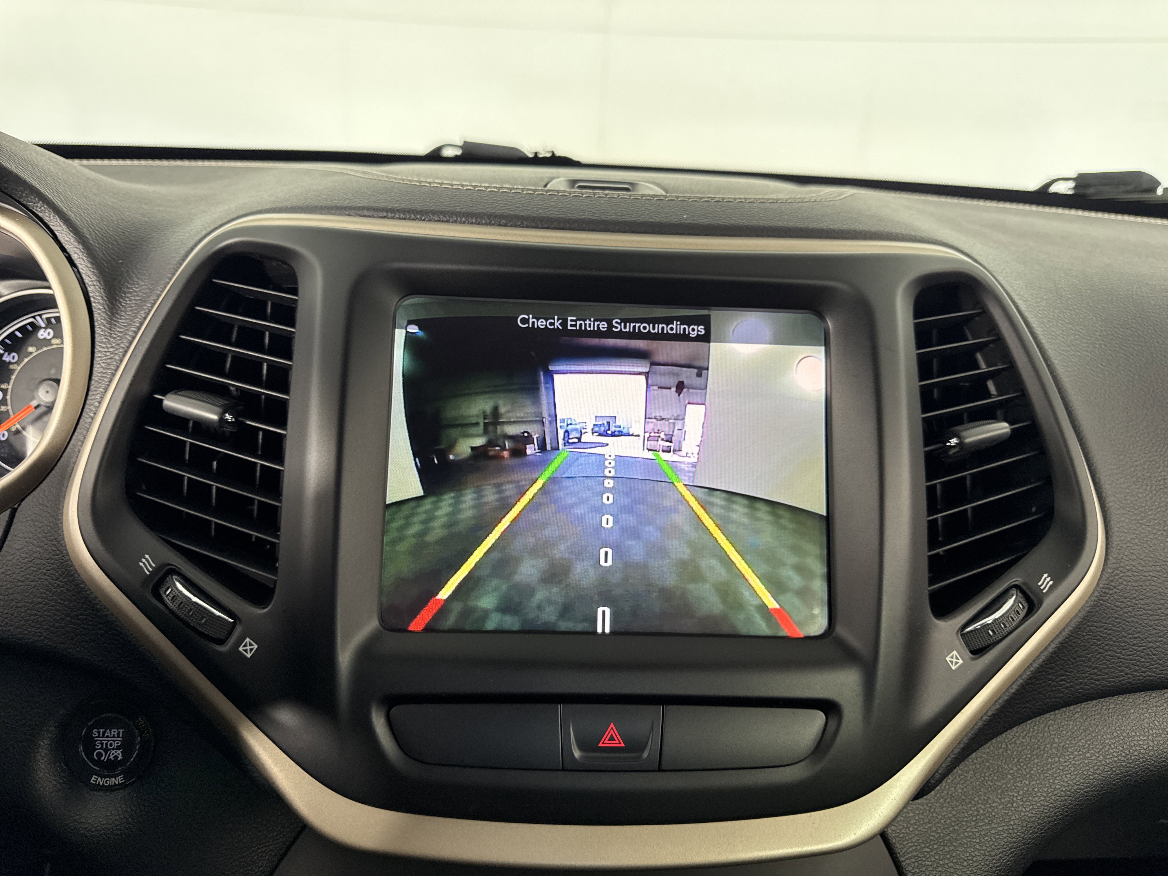 Used 2015 Jeep Cherokee Limited w/ Luxury Group image 31