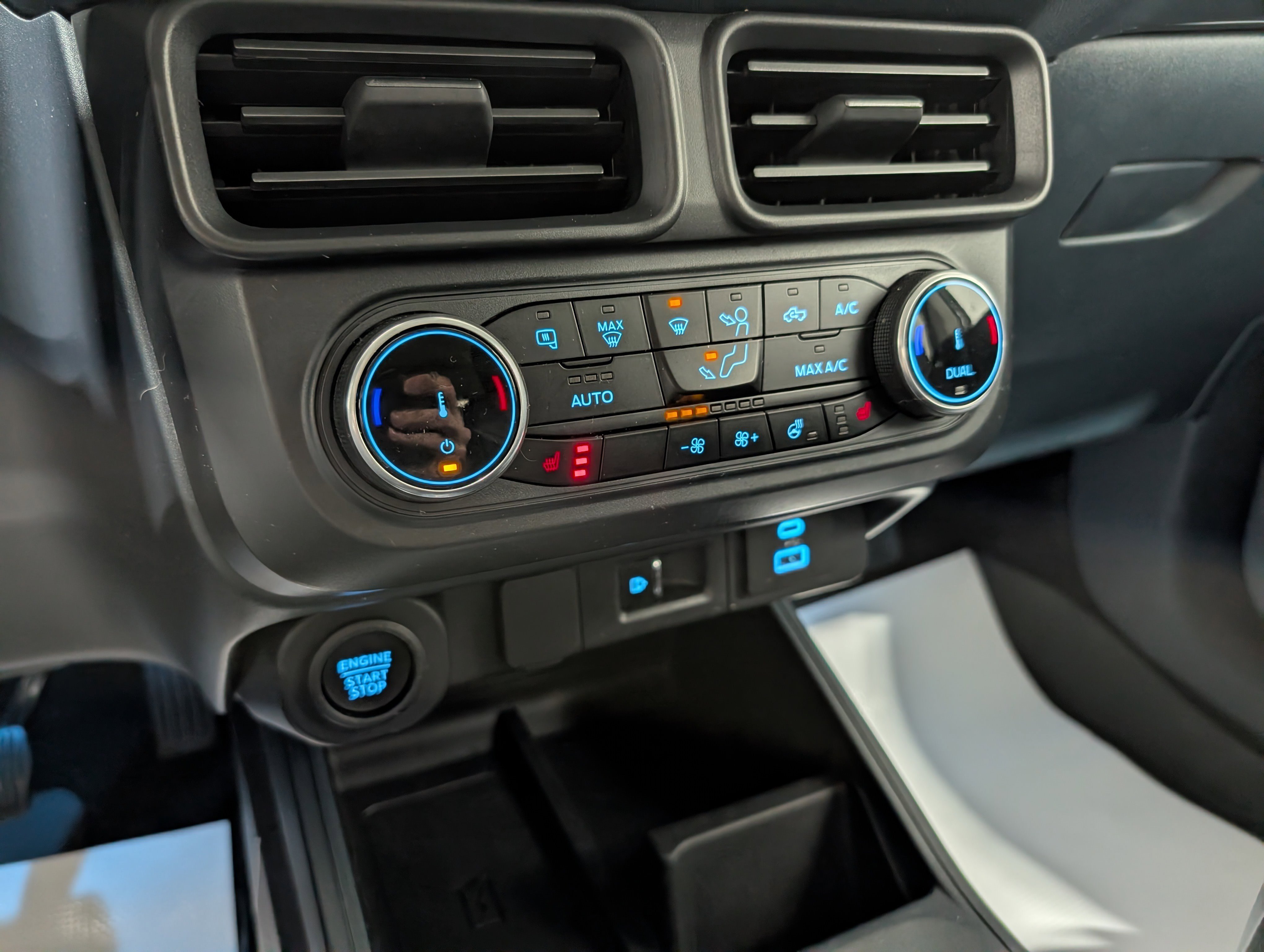 Used 2024 Ford Maverick Lariat w/ Black Appearance Package image 26