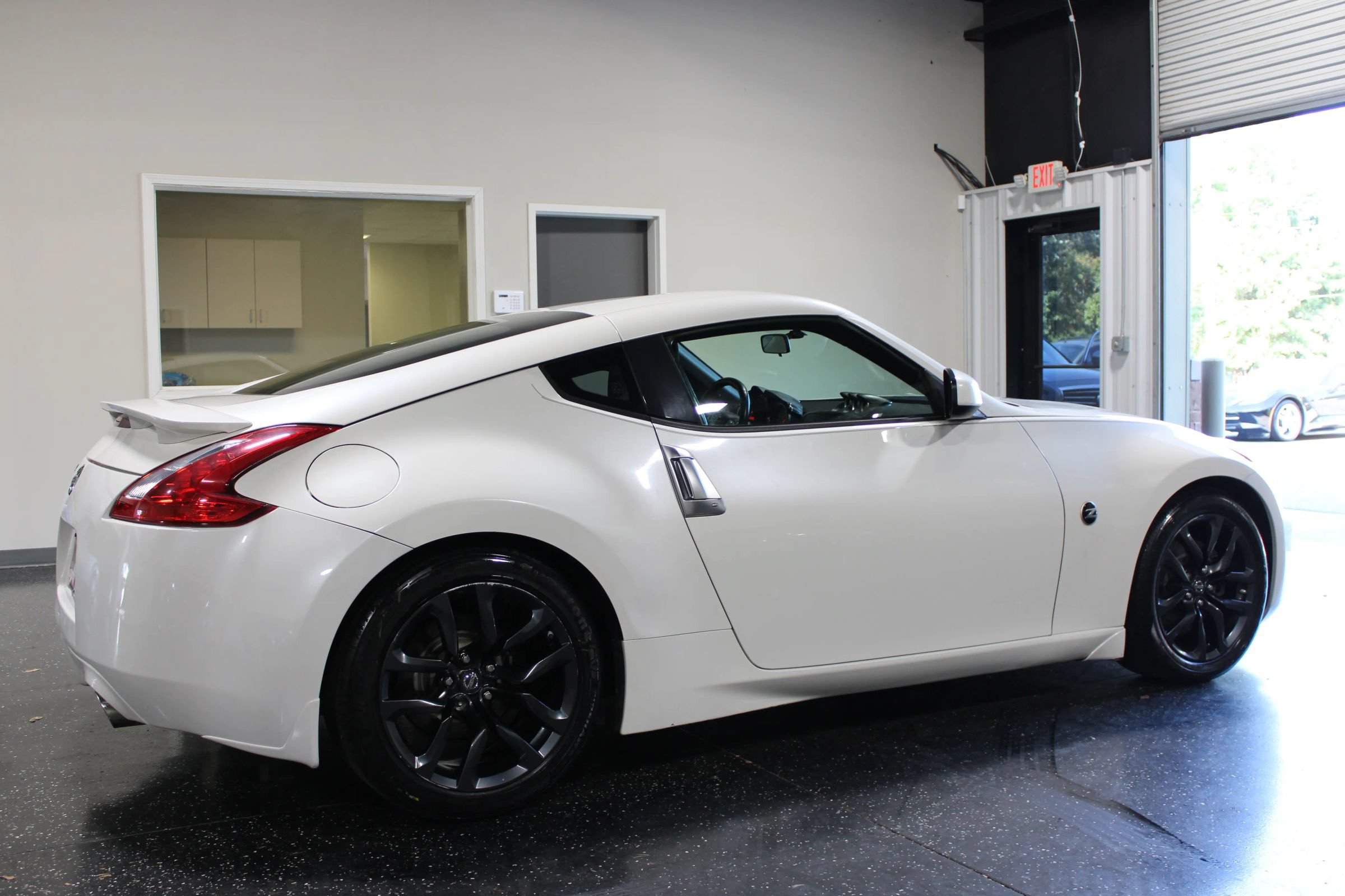 Used 2015 Nissan 370Z Coupe w/ Aerodynamics Package RWD image 3