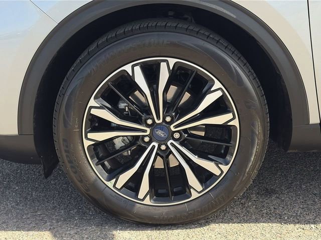 Used 2022 Ford Escape SE w/ SE Sport Appearance Package image 10