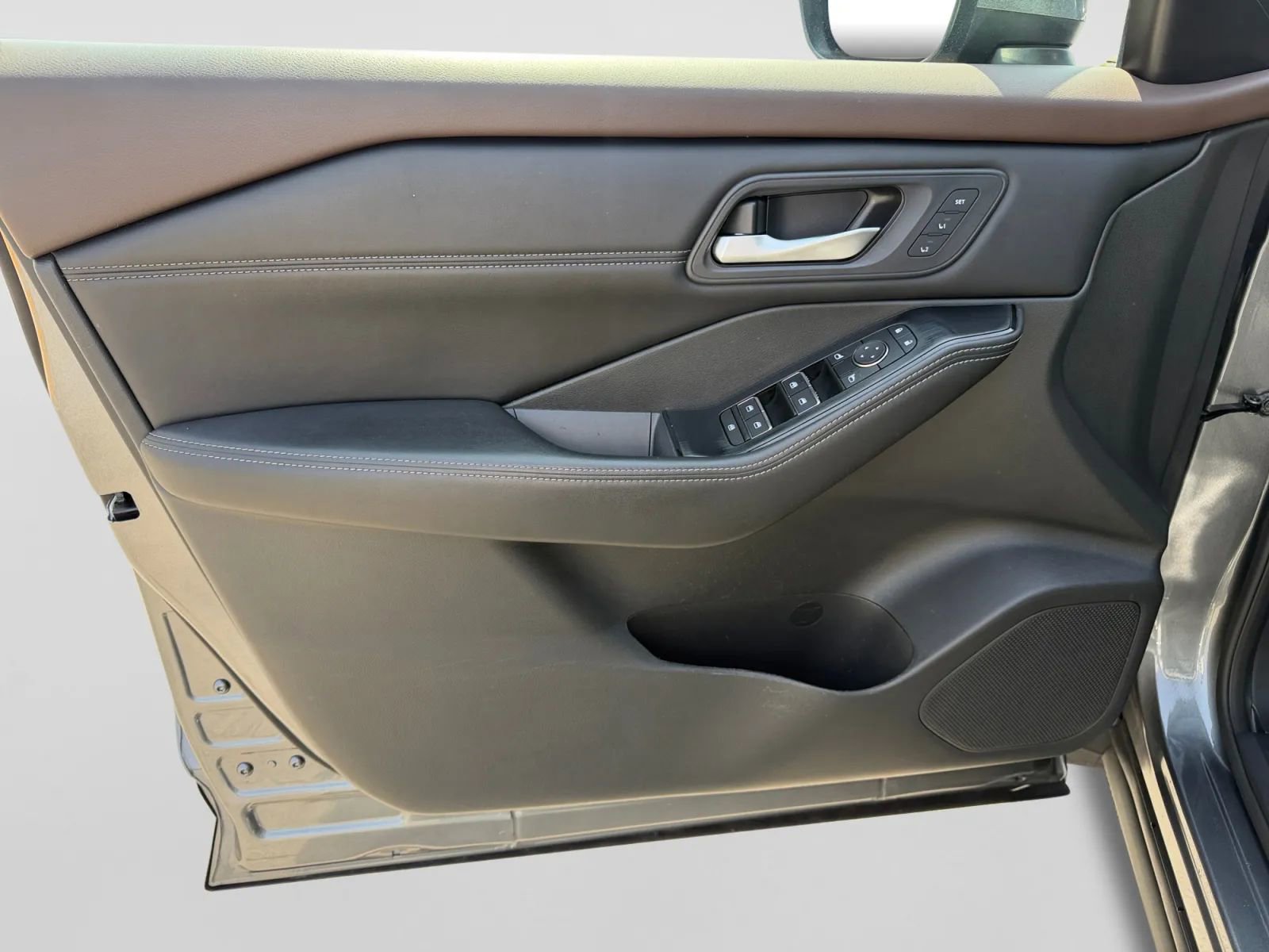 Used 2023 Nissan Rogue SL w/ SL Premium Package image 14