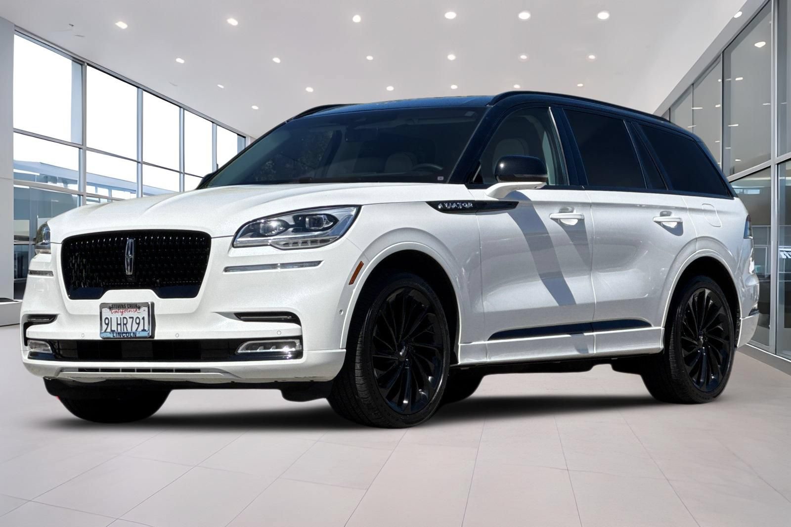 Certified 2023 Lincoln Aviator Black Label AWD/4WD image 8