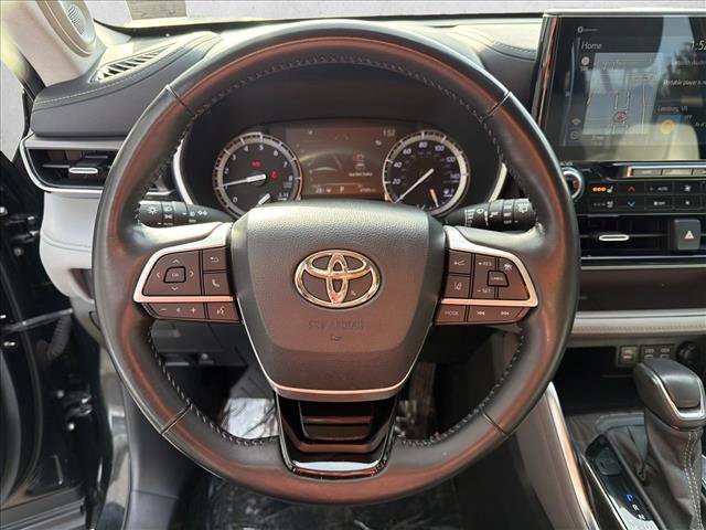 Used 2022 Toyota Highlander Limited image 14