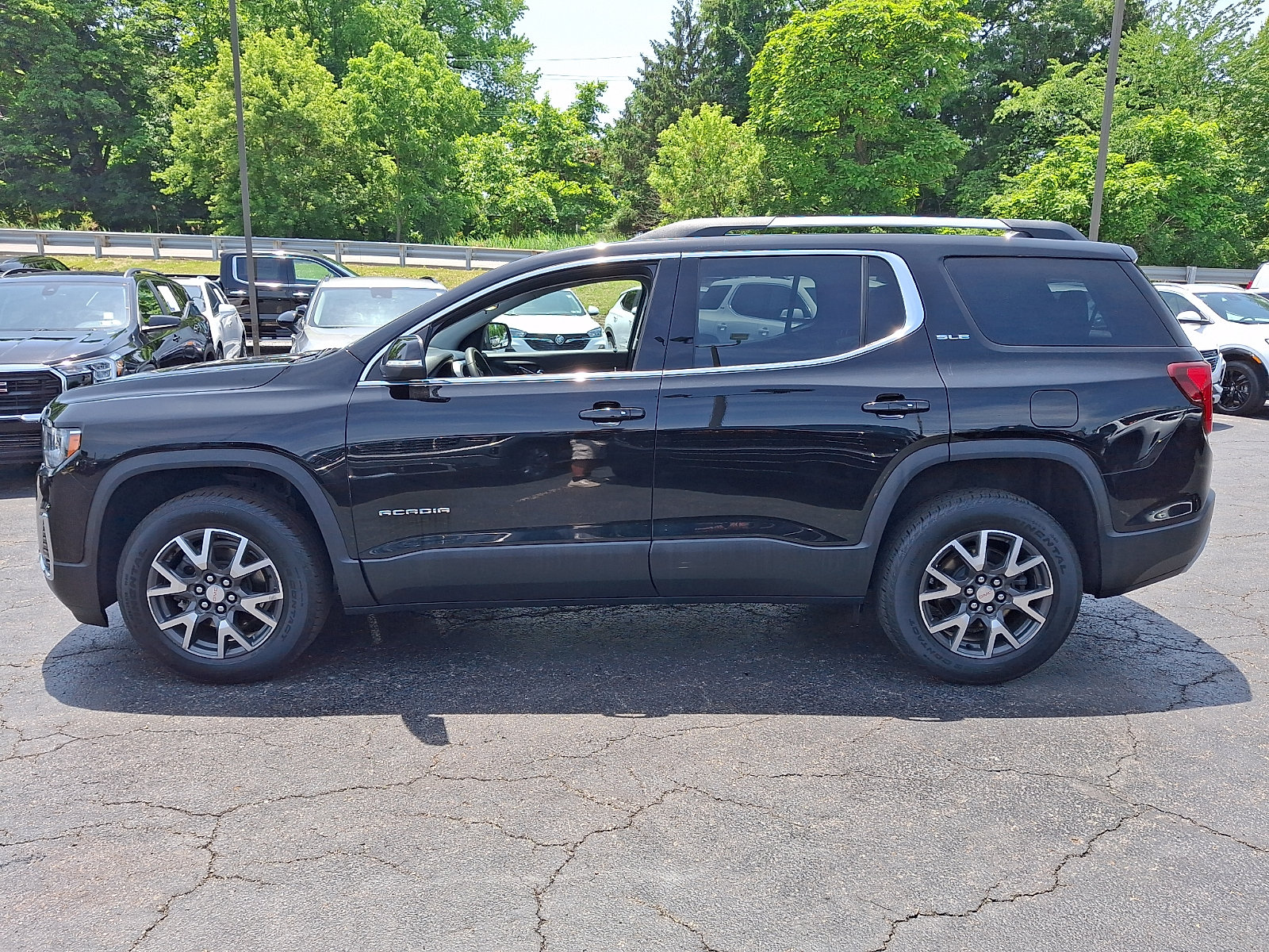Used 2023 GMC Acadia SLE w/ Driver Convenience Package AWD/4WD image 4