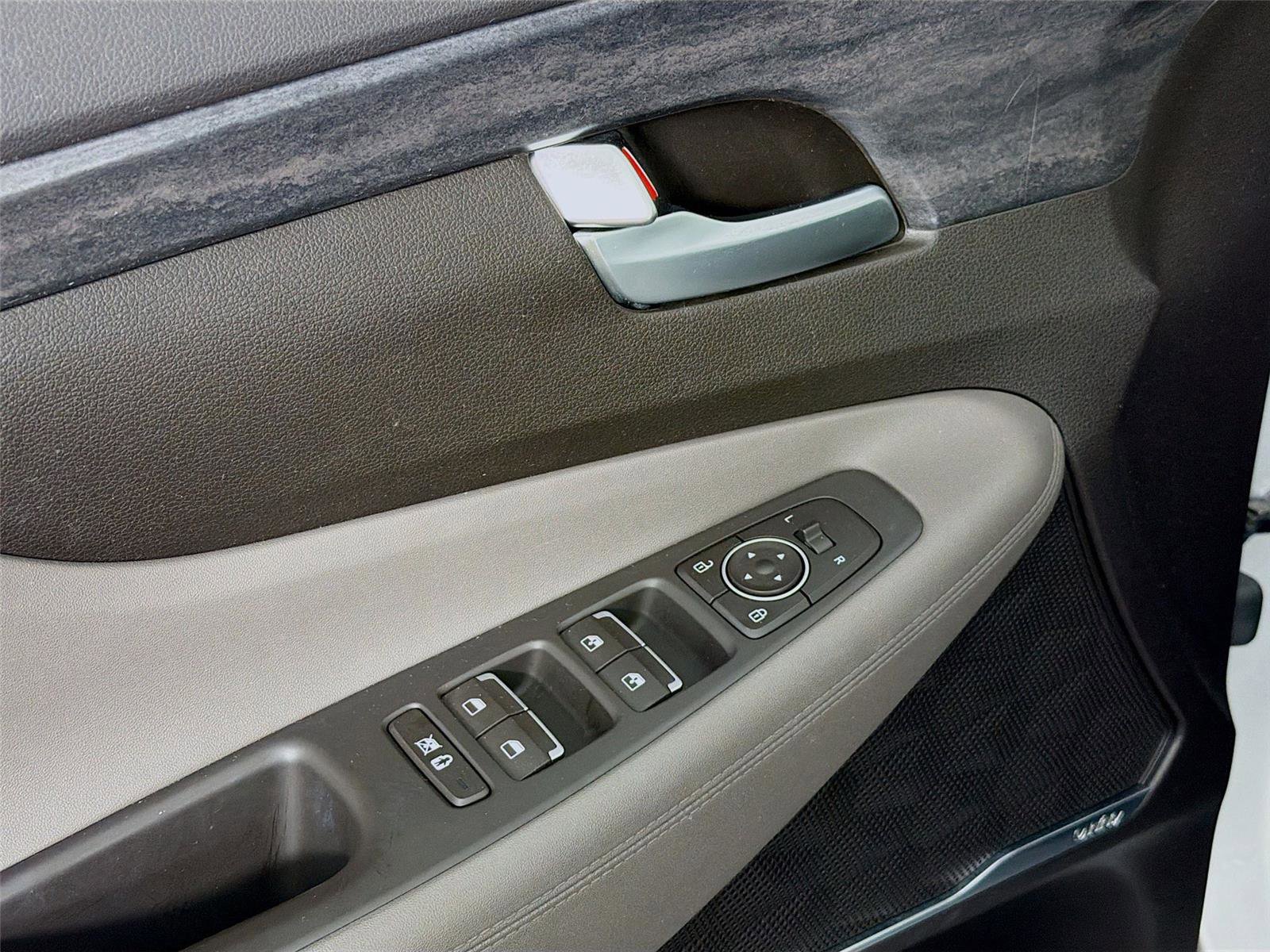 Used 2019 Hyundai Santa Fe SEL AWD/4WD image 18