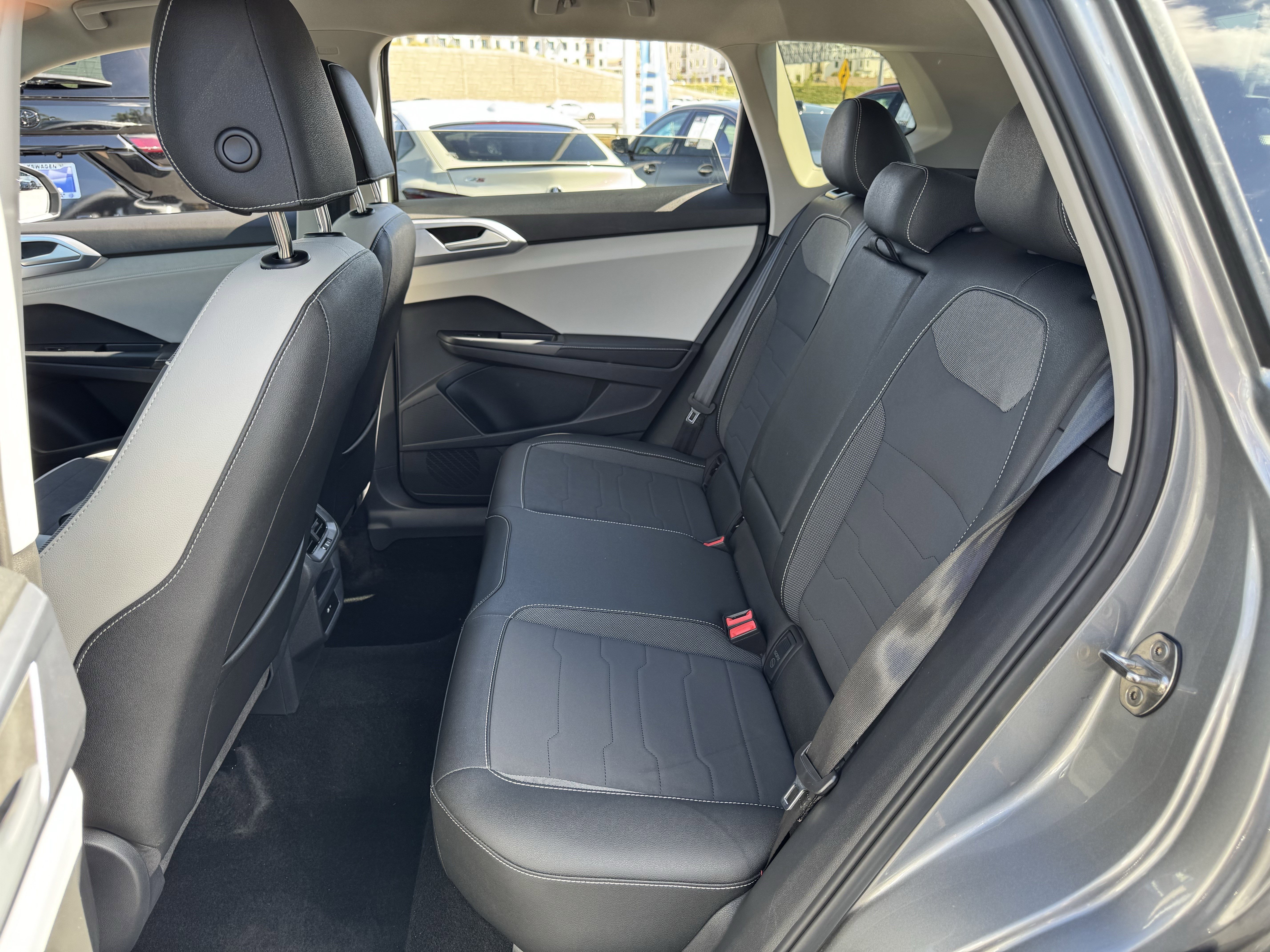 Used 2025 Volkswagen Taos SE image 34