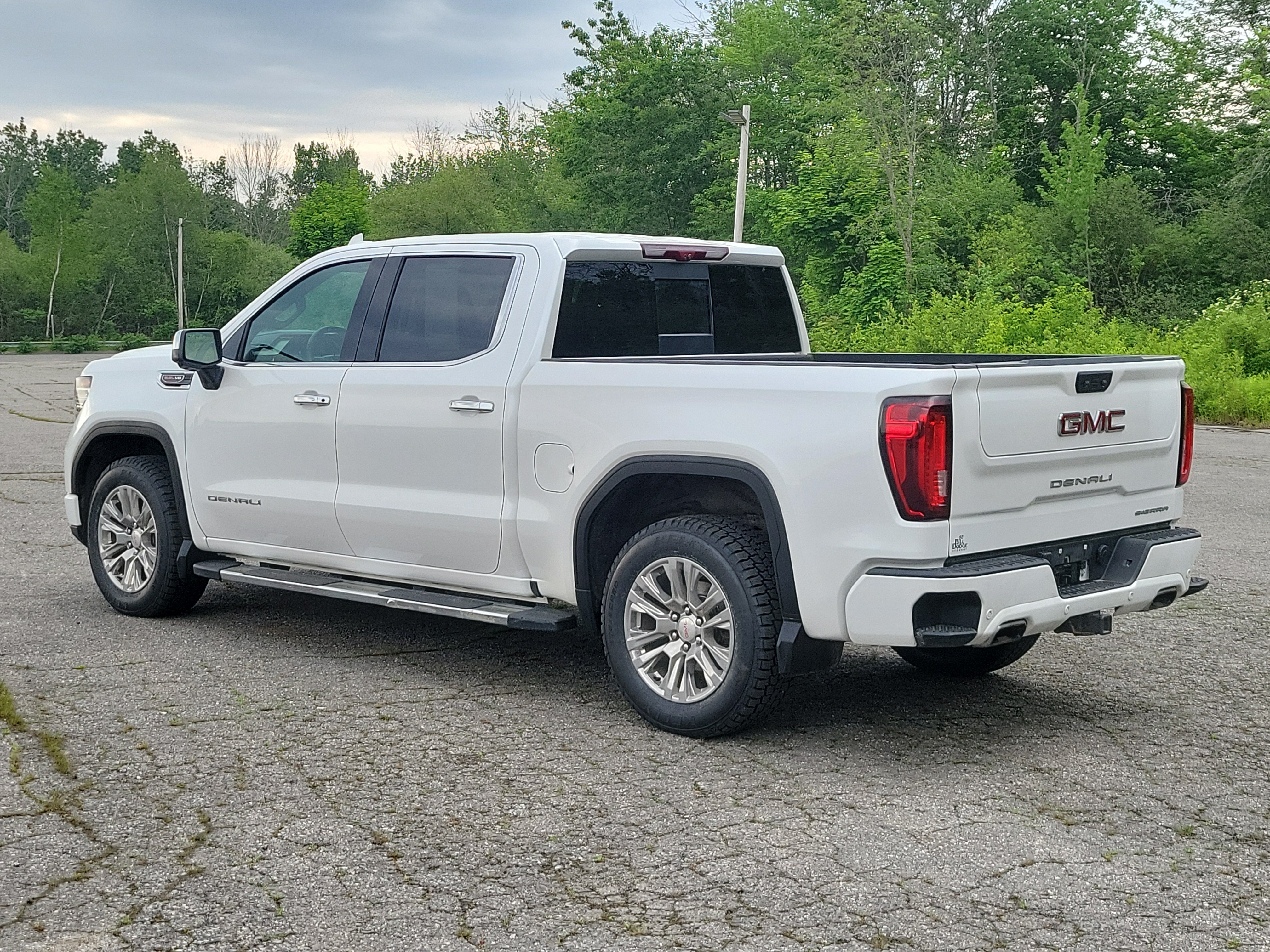 Used 2023 GMC Sierra 1500 Denali w/ Technology Package AWD/4WD image 7