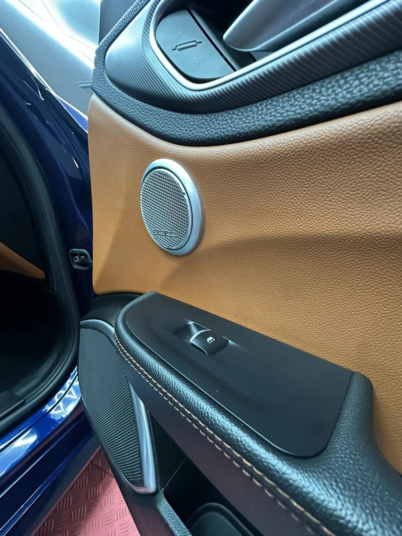 Used 2017 Alfa Romeo Giulia Ti w/ TI 19" Sport Package RWD image 38