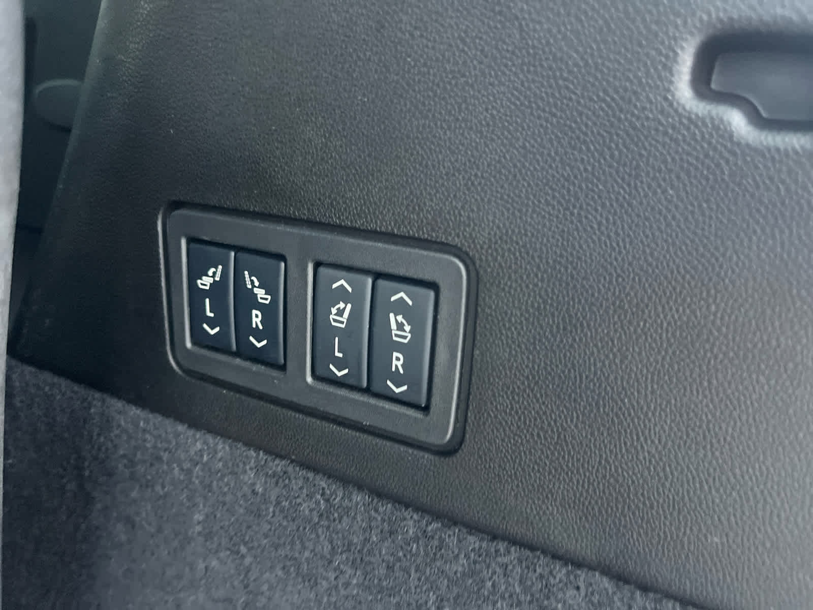 Used 2025 Cadillac XT6 Premium Luxury image 34