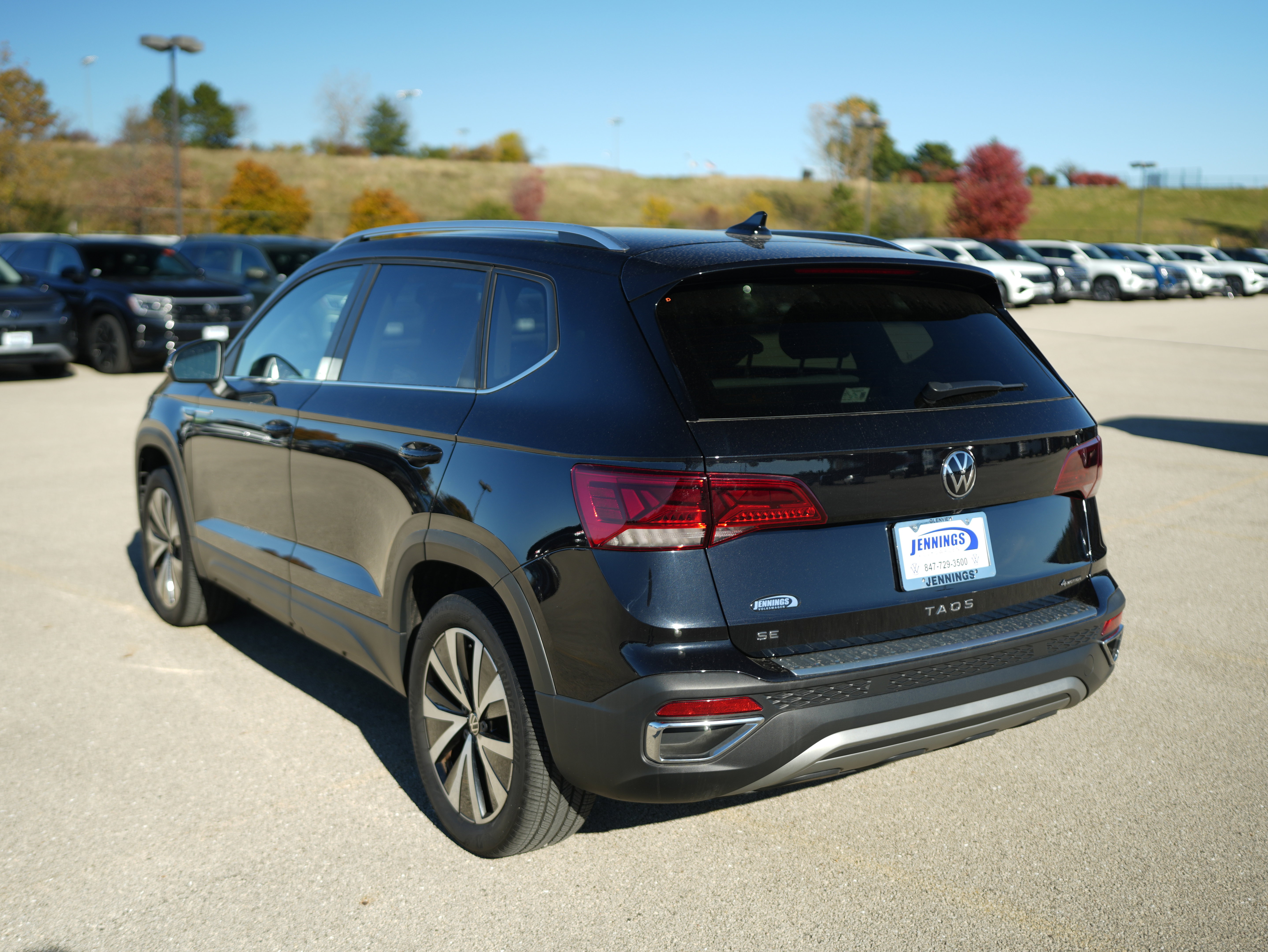 Used 2022 Volkswagen Taos SE w/ IQ.Drive SE Package image 5