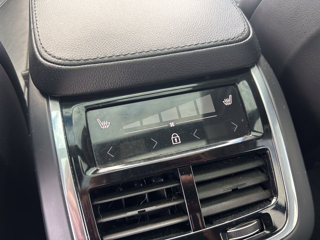 Used 2021 Volvo XC90 T5 Momentum w/ Climate Package image 39