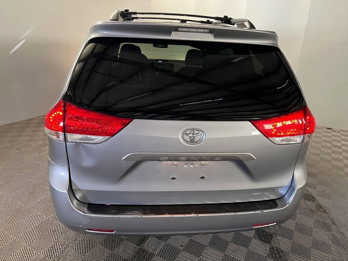 Used 2013 Toyota Sienna XLE image 6