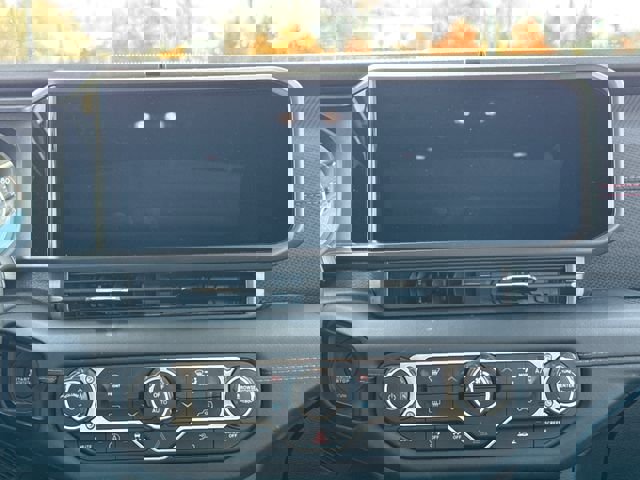 Used 2025 Jeep Wrangler Unlimited Rubicon image 16