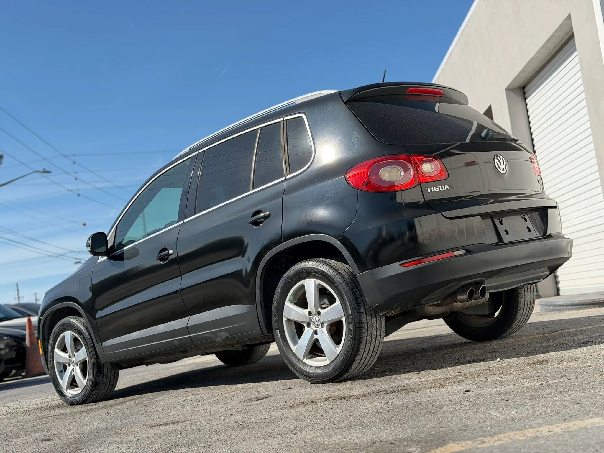 Used 2010 Volkswagen Tiguan S FWD image 3