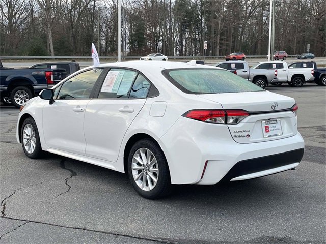 Used 2022 Toyota Corolla LE w/ LE Convenience Package image 3