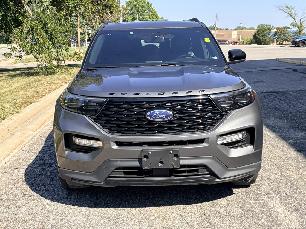 Used 2023 Ford Explorer ST-Line w/ Class IV Trailer Tow Package AWD/4WD image 8