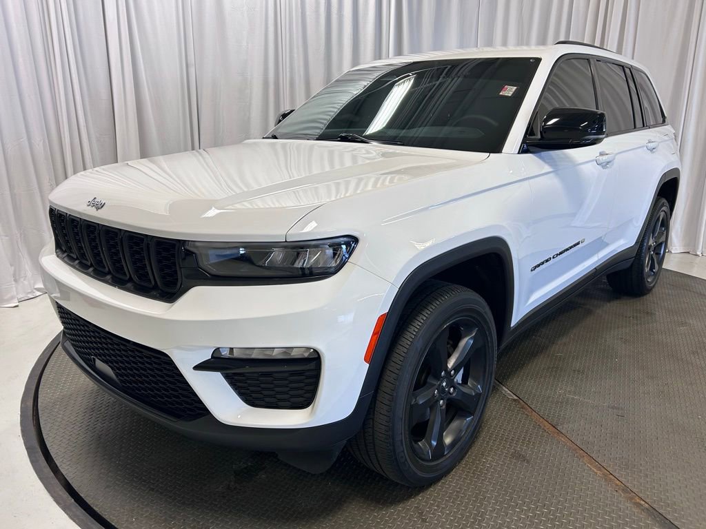 Used 2023 Jeep Grand Cherokee Limited AWD/4WD image 26