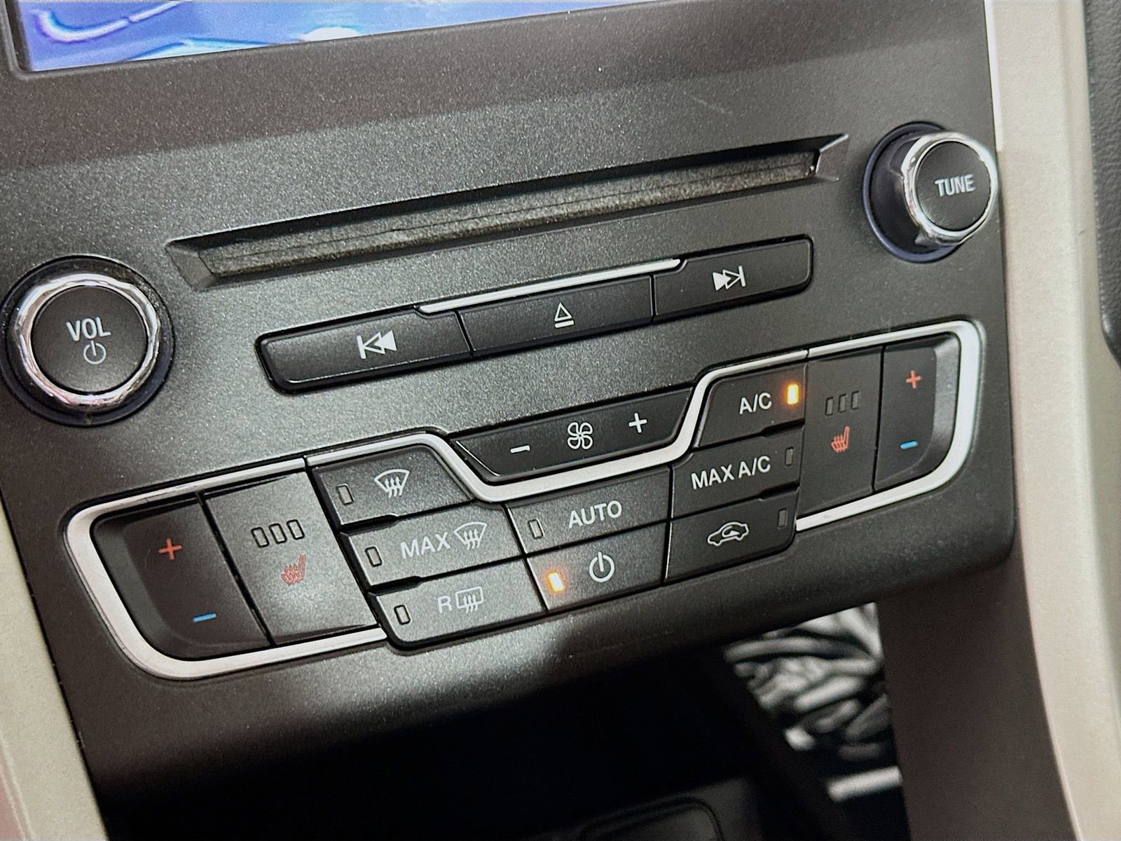 Used 2016 Ford Fusion Energi SE FWD image 16