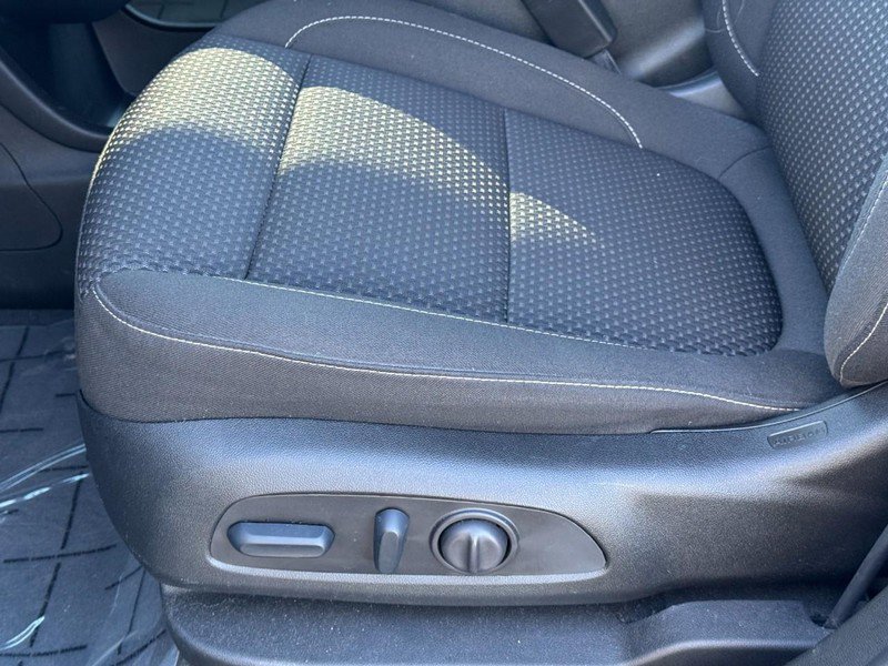 Used 2023 GMC Acadia SLE w/ Driver Convenience Package image 24