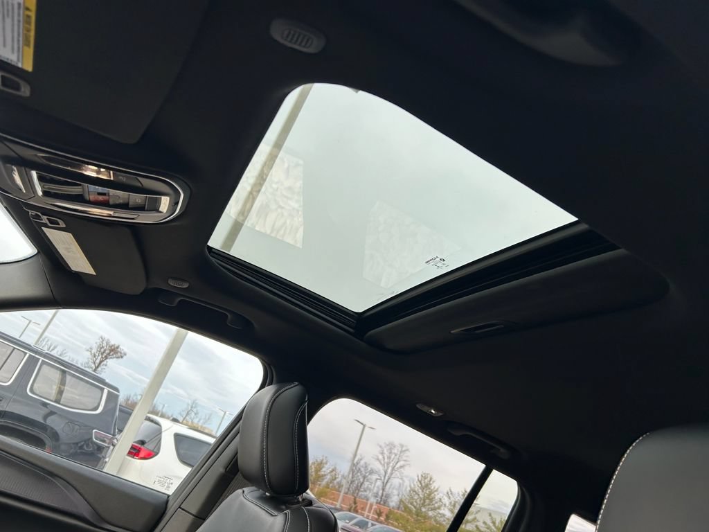New 2025 Jeep Grand Cherokee 4WD image 22