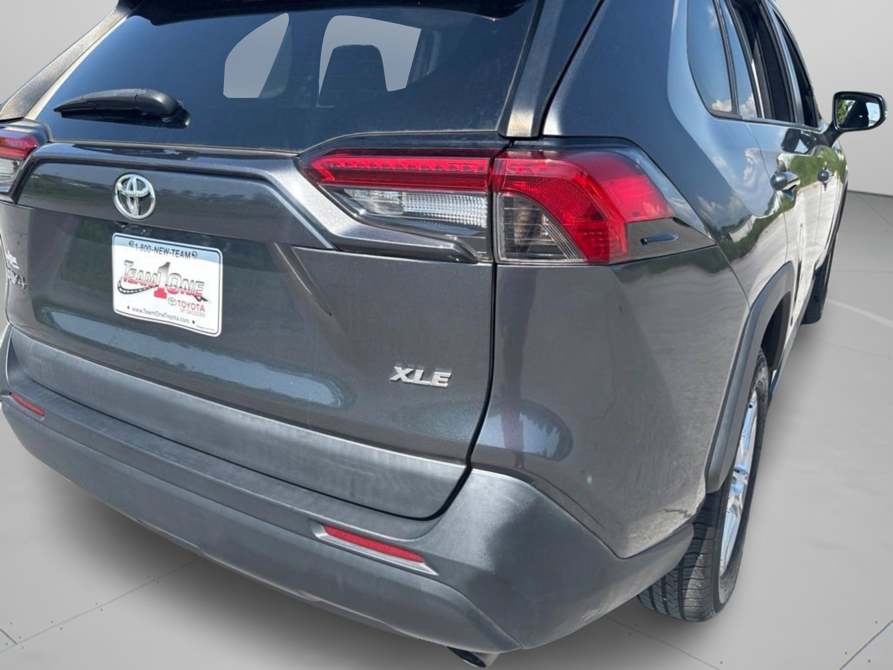 Used 2021 Toyota RAV4 XLE w/ Convenience Package FWD image 37