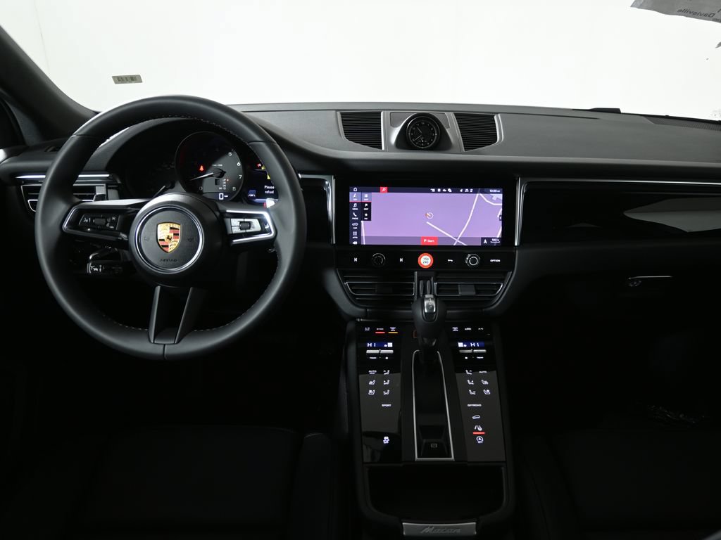 Used 2026 Porsche Macan AWD/4WD image 16