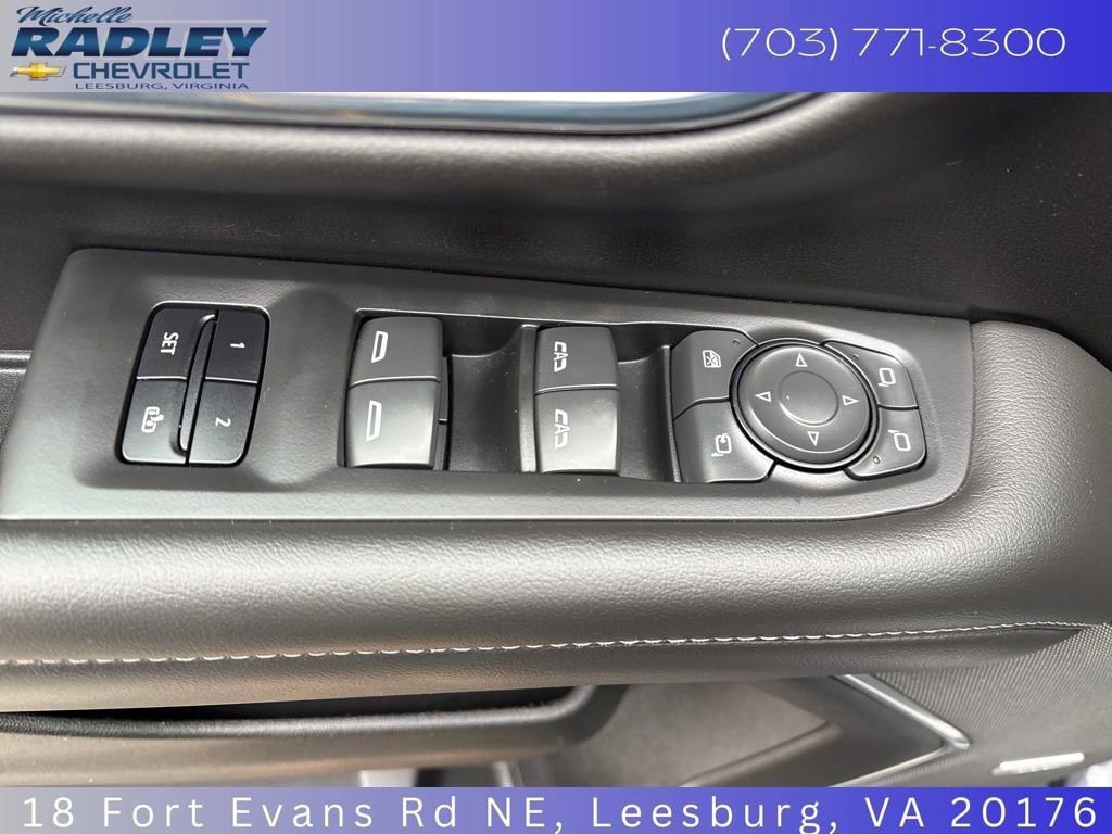 Used 2022 Chevrolet Tahoe Z71 w/ Luxury Package AWD/4WD image 15