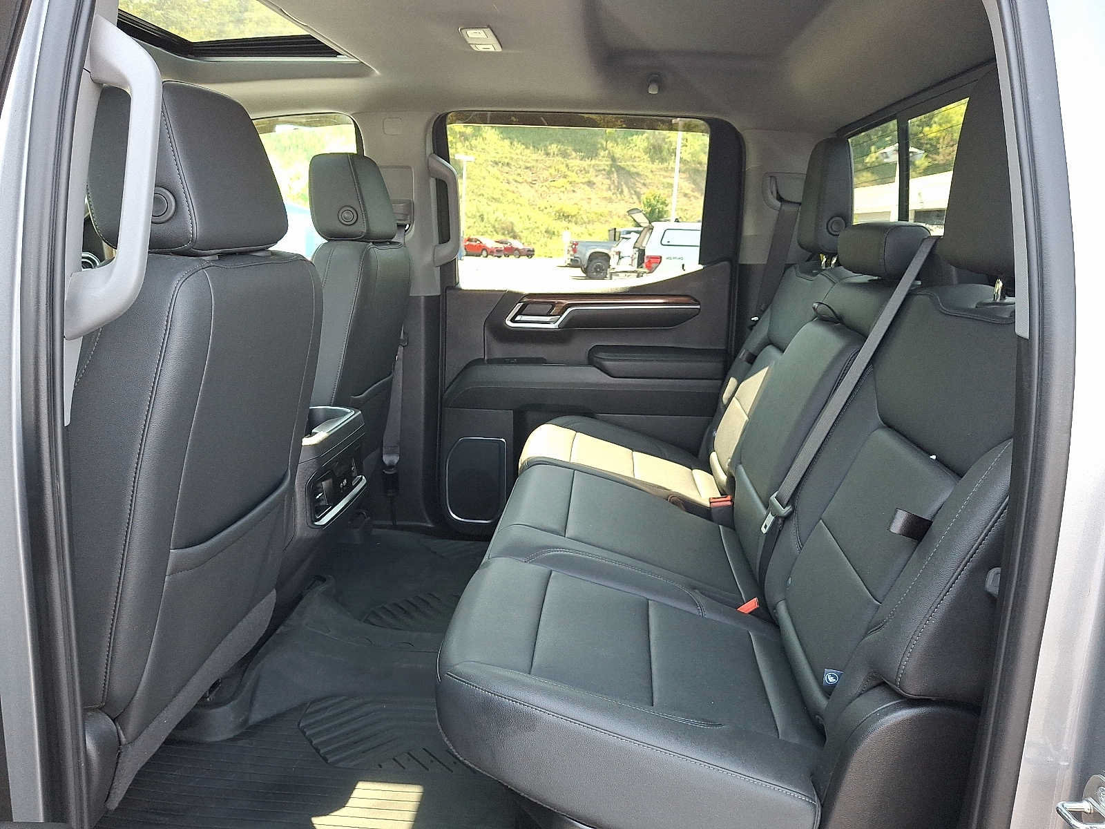 Used 2024 Chevrolet Silverado 1500 LT Trail Boss w/ Convenience Package II AWD/4WD image 10