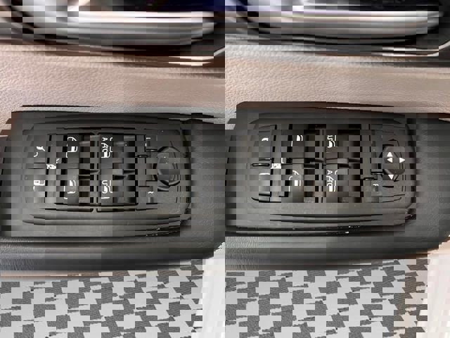 Used 2024 Chrysler Pacifica Touring-L image 17