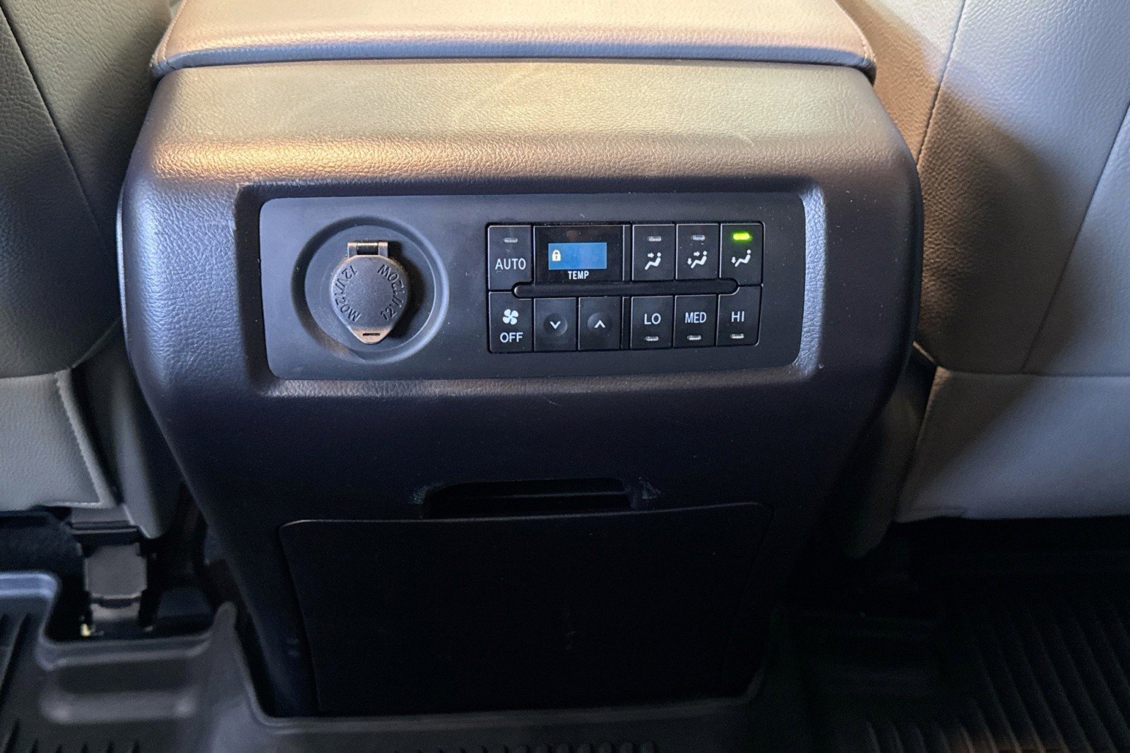 Used 2019 Toyota Sequoia Limited w/ Safety & Convenience Package AWD/4WD image 24