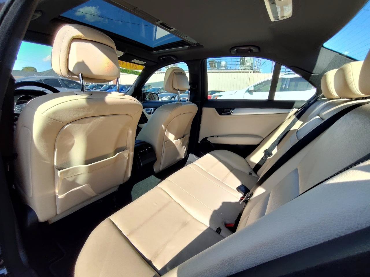 Used 2010 Mercedes-Benz C 300 Sedan image 26