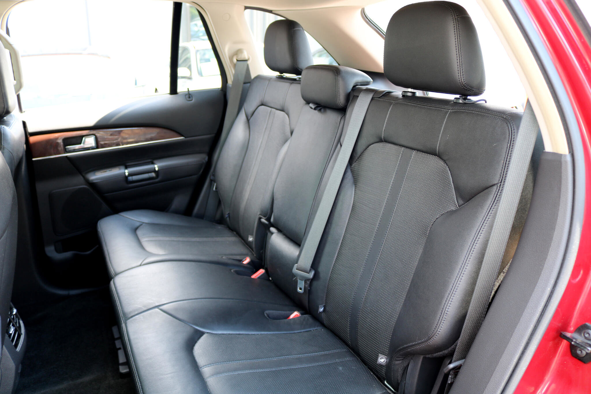 Used 2015 Lincoln MKX FWD w/ Walnut Swirl Wood Package image 31