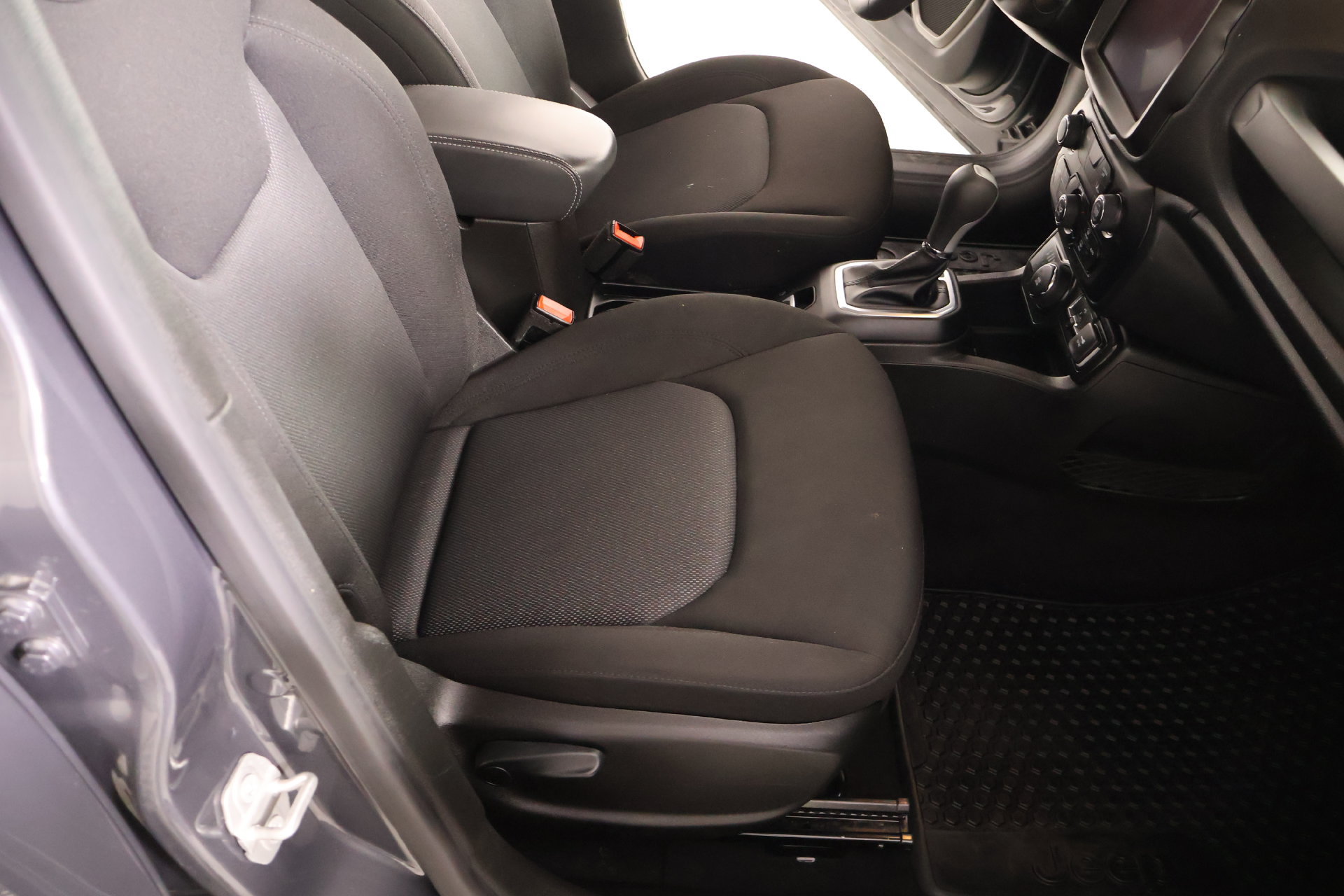Used 2023 Jeep Renegade Latitude AWD/4WD image 13