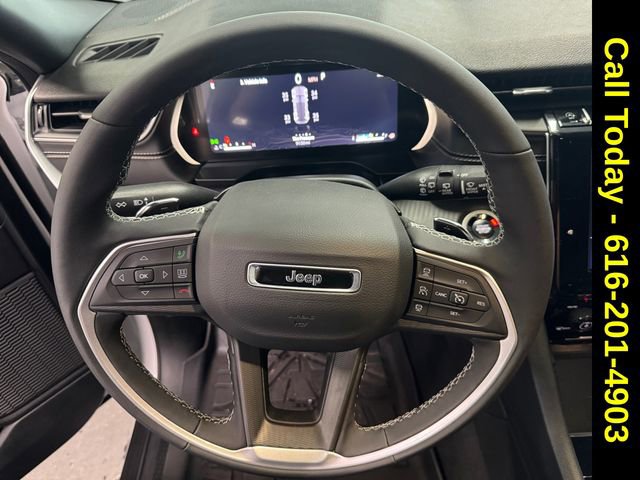 Used 2025 Jeep Grand Cherokee Altitude image 19