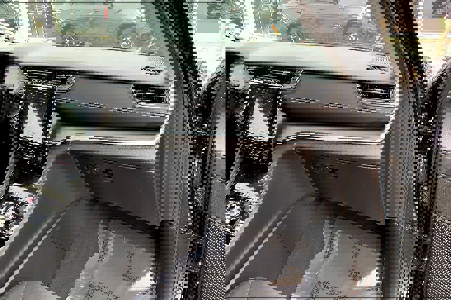 Used 2023 Jeep Grand Cherokee L Laredo image 16