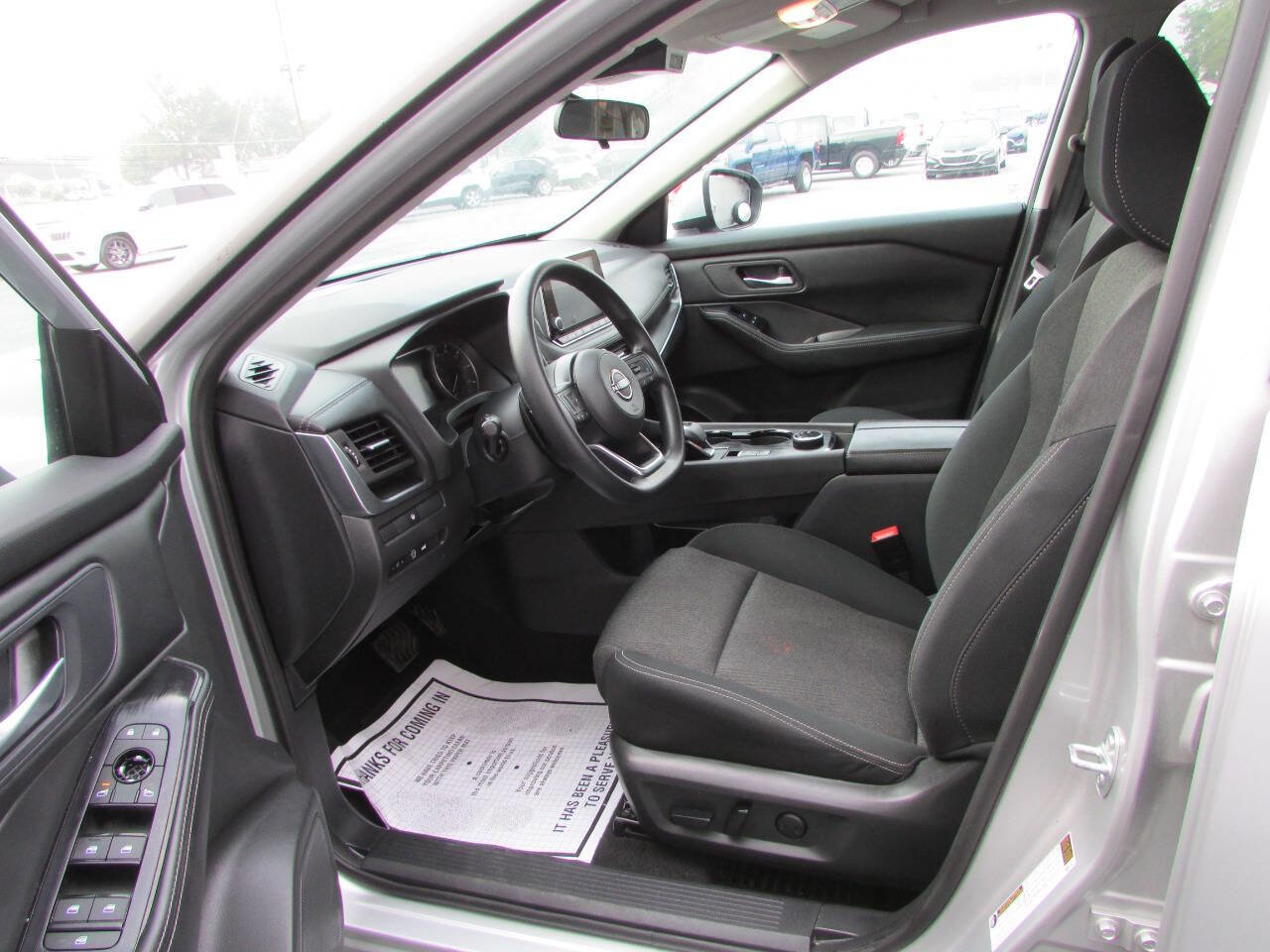 Used 2024 Nissan Rogue SV image 6