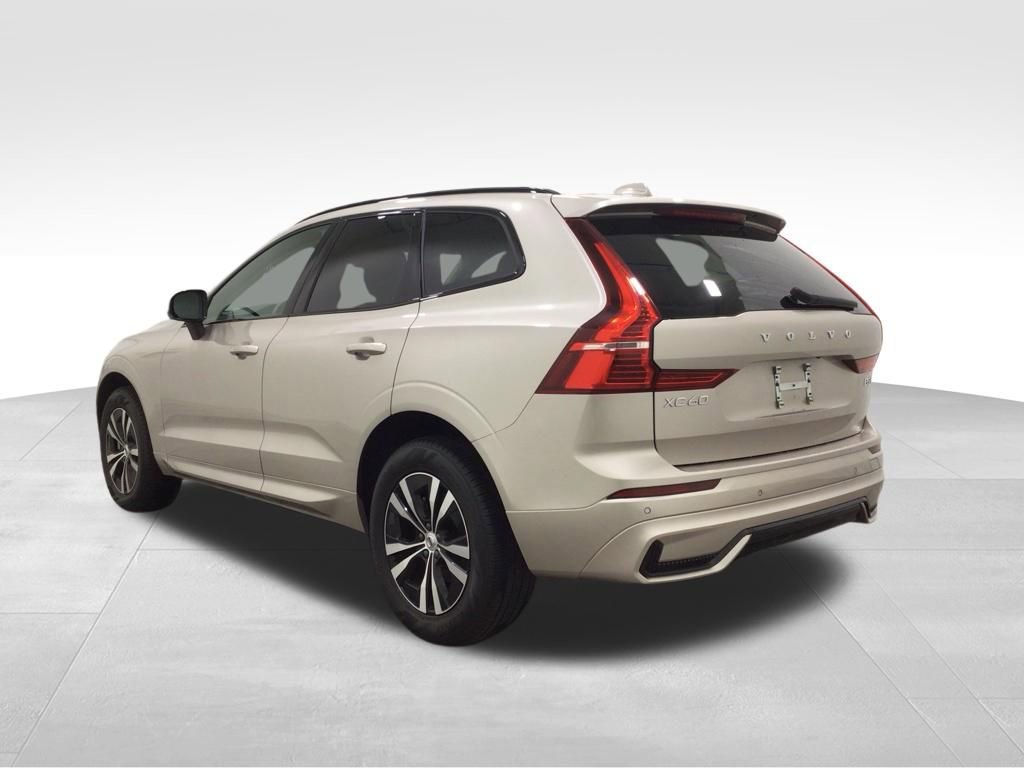 Used 2025 Volvo XC60 B5 Core image 2